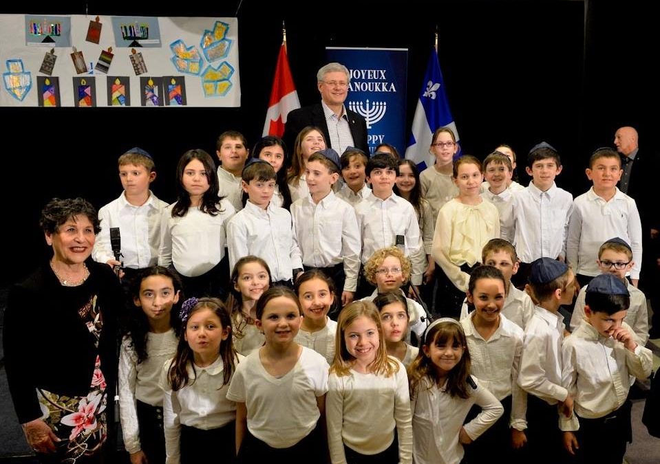 Akiva grade 3 students sing for Prime Minister Harper