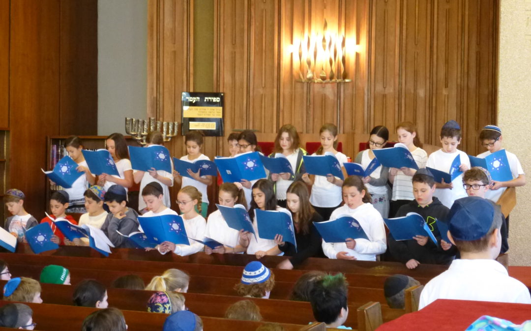 Akiva School Remembers on Yom HaShoah